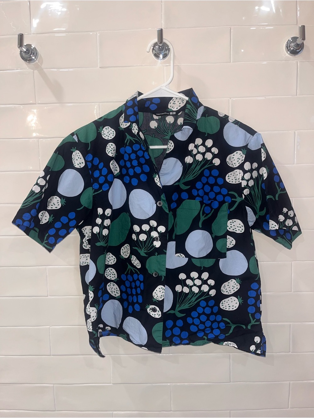 RARE Uniqlo x Marimekko Limited Edition Fruit Print Button-Up Shirt Sz XS - Picture 1 of 9